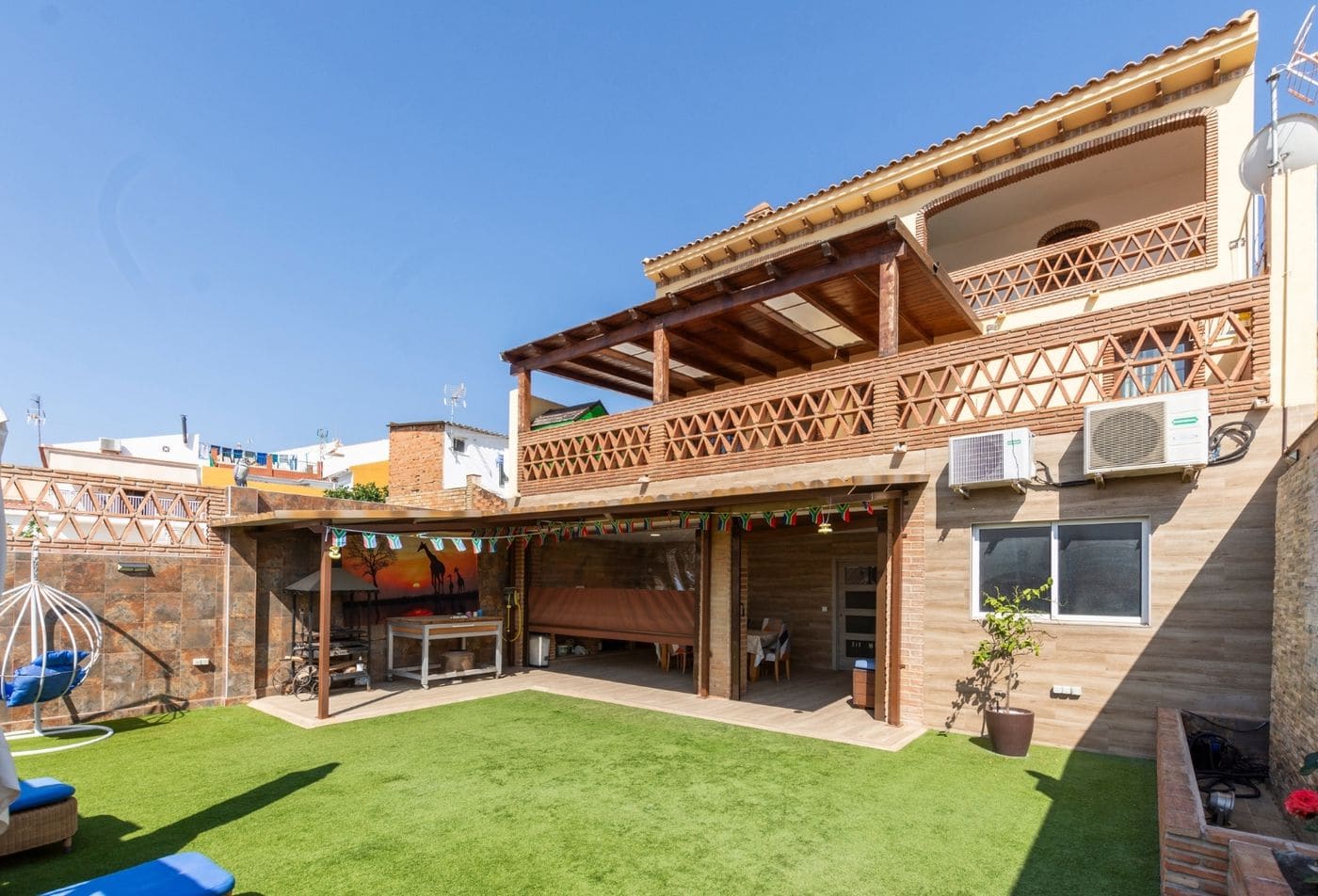 Chalet con nave multifuncional en Puerto de la Torre